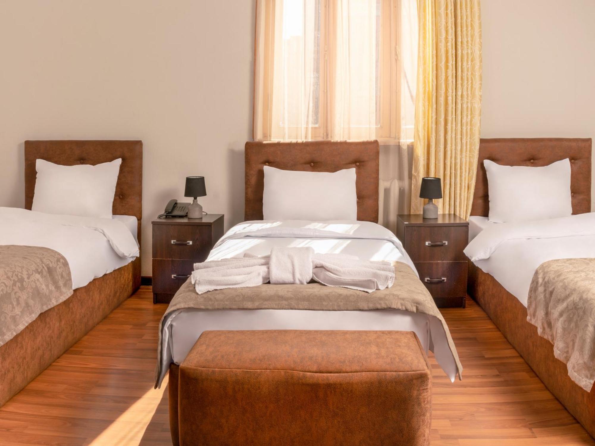 טביליסי Valeria Hotel מראה חיצוני תמונה